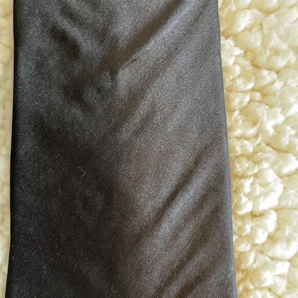Tie Bundle. 3 100% Silk Ties. Black/Gray
Geoffrey Beene, CroftsBarrow, Stafford - Picture 4 of 10